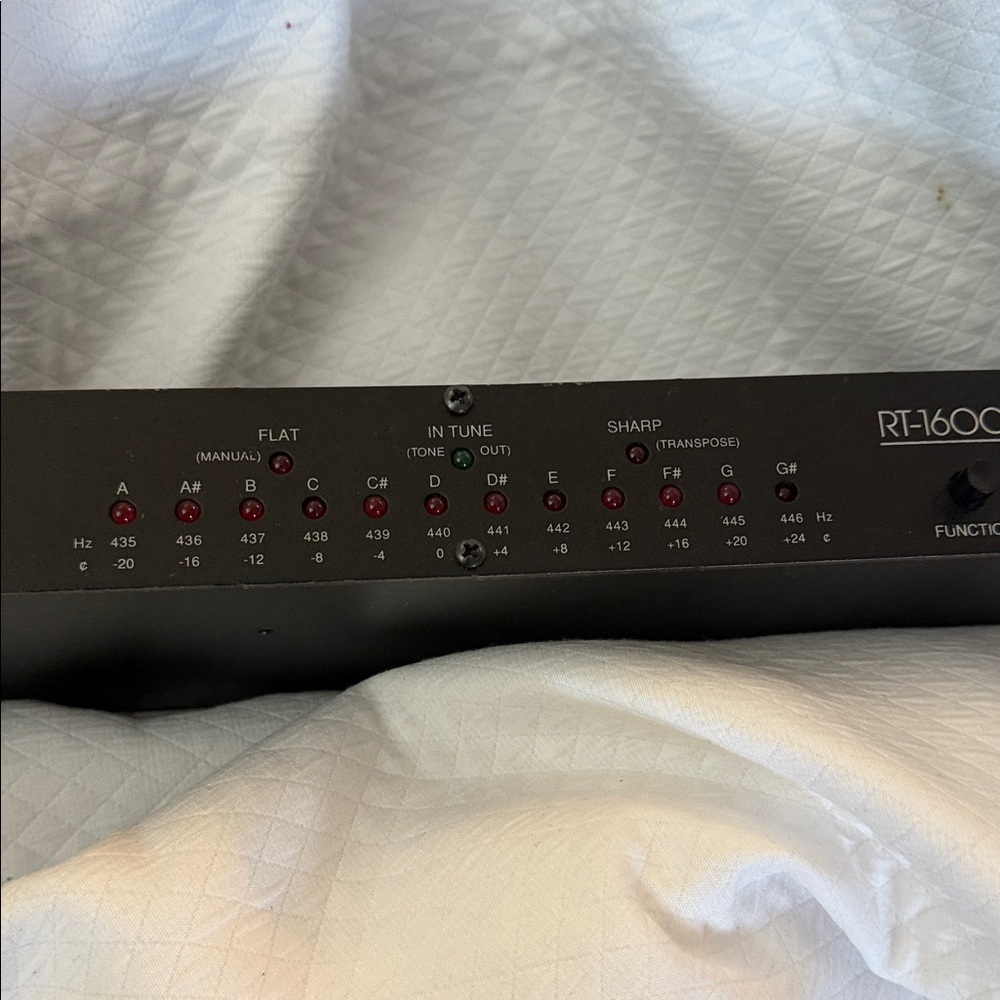 Sabine Black RT 1600 Rack Tuner - Picture 4 of 13